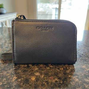 NWT Coach zip card case